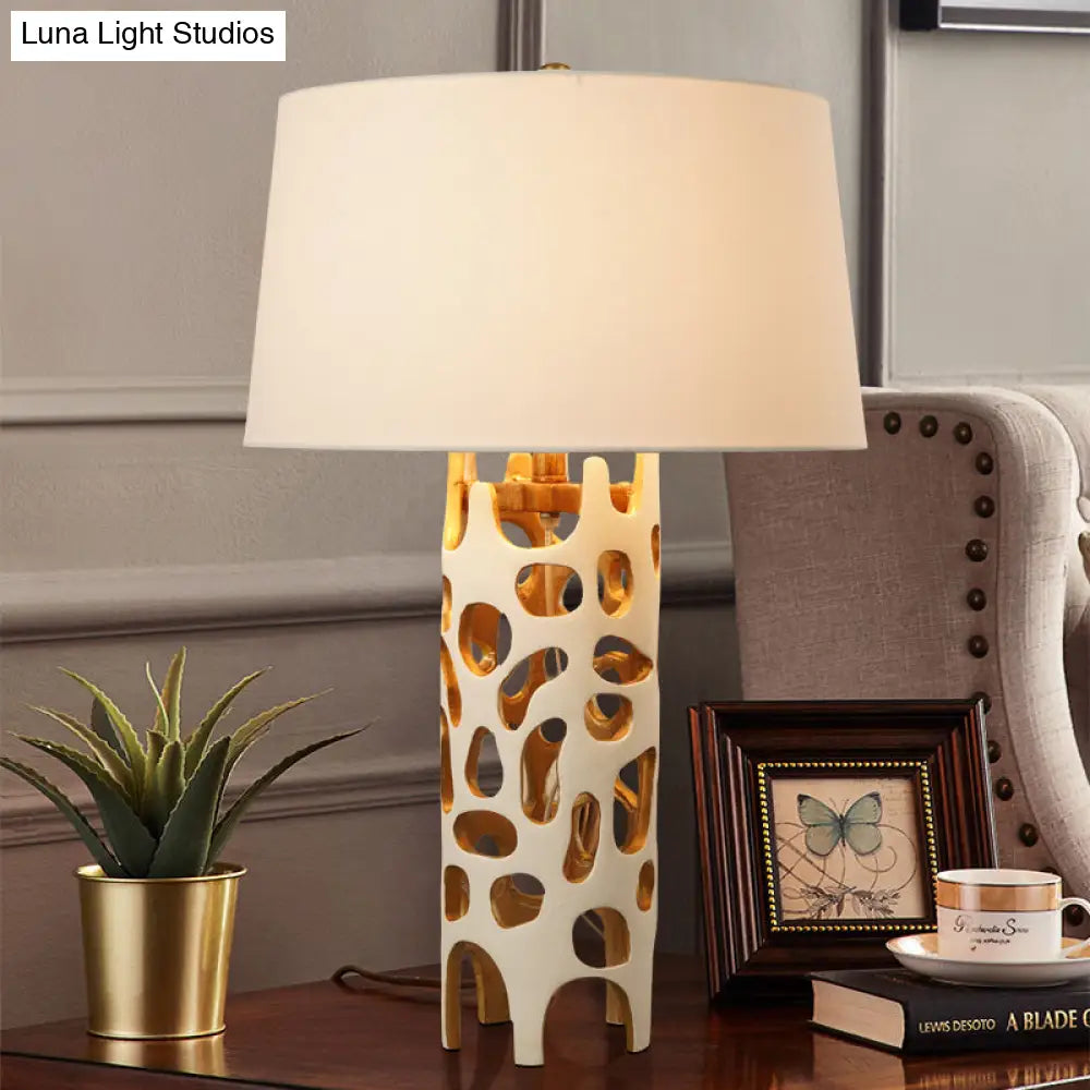 Nordic Style White Metal Nightstand Light With Fabric Barrel Shade For Living Room
