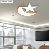 Nordic-Style Wood Star Moon Ceiling Mount Light For Nursing Room And Bedroom