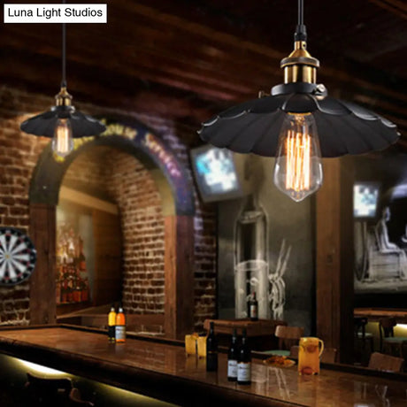 Retro Style Single-Bulb Pendant Ceiling Light In Black Metallic Suspension - Scalloped Cone Design