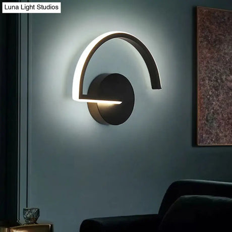 Sleek Metal Led Wall Sconce For Minimalistic Bedroom Lighting