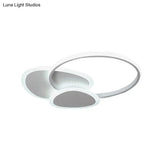 Stylish Flaky Triangle Ceiling Light: Modern Acrylic Led Flush Mount Lamp (16’/18’ W) In