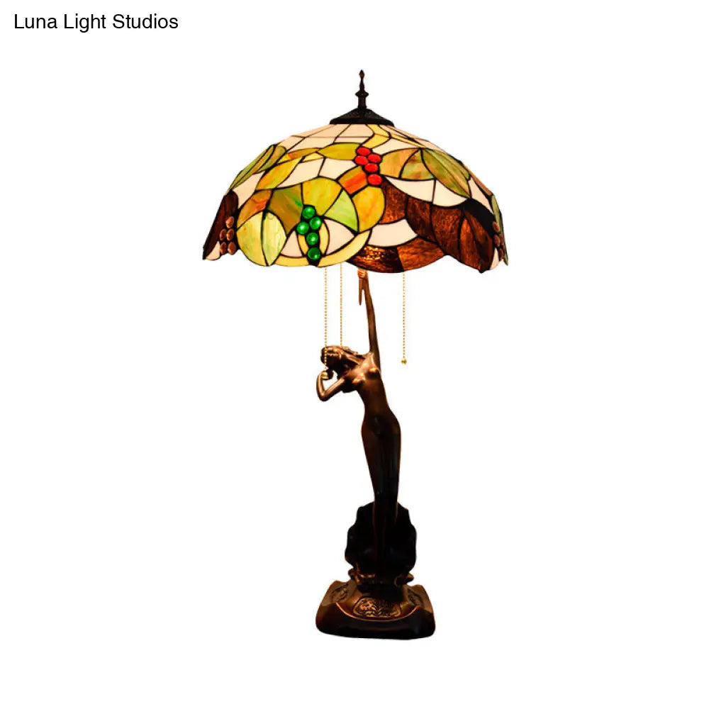 Tiffany Stained Art Glass Coffee Table Lamp With Grapes Design And Pull Chain