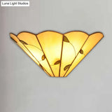 Tiffany Style Leaf Pattern Art Glass Wall Sconce - Beige Light For Dining Room