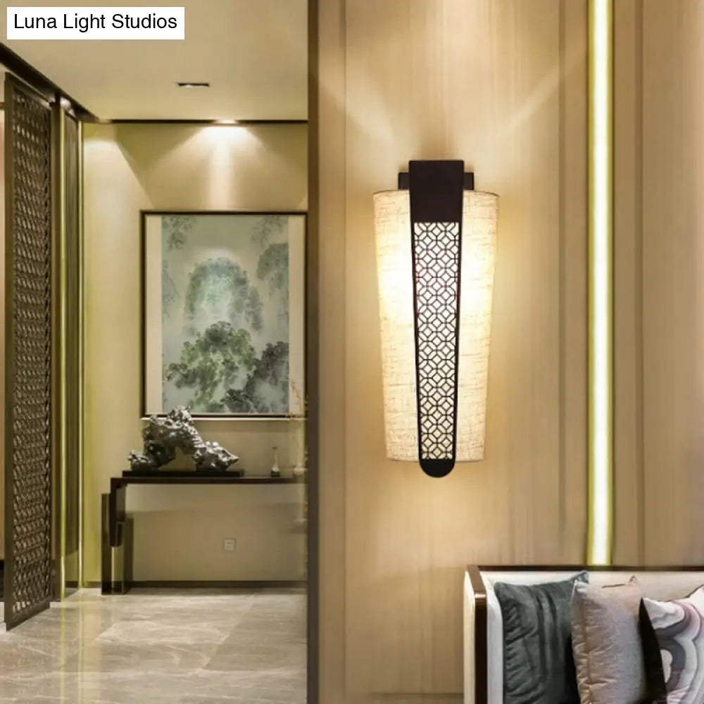 Traditional 1-Light Wall Sconce In Black With Cylinder Shade