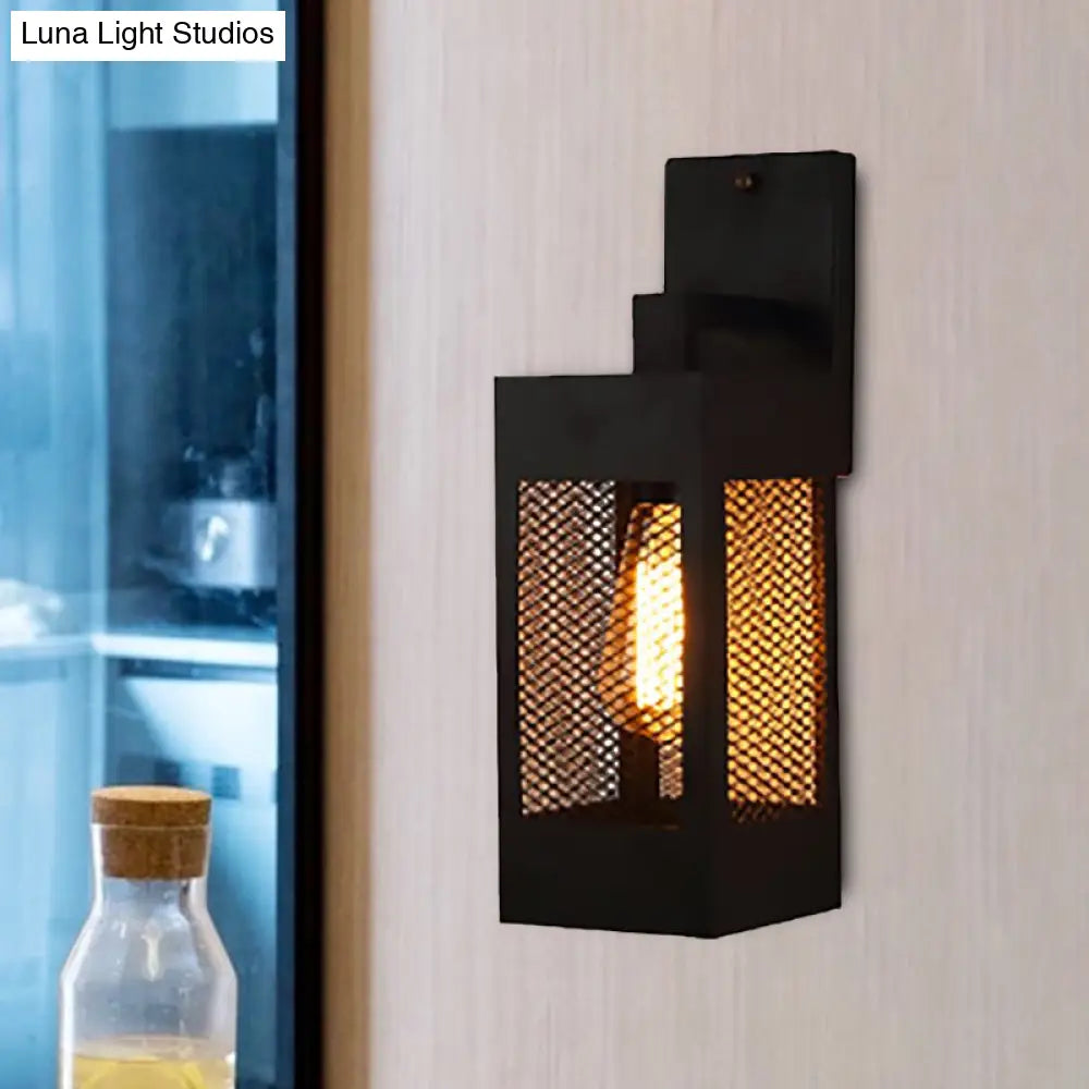 Vintage-Style Indoor Wall Sconce Light With Mesh Metal Shade - Black