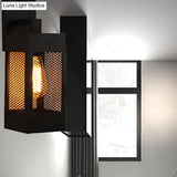 Vintage-Style Indoor Wall Sconce Light With Mesh Metal Shade - Black